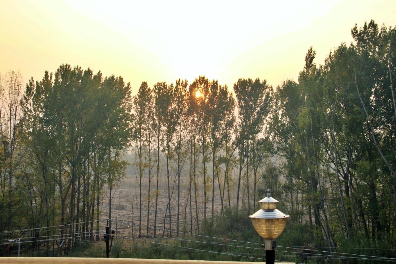 Lamzy Pari Mahal Hotel Srīnagar Exterior foto